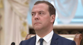俄总理梅德韦杰夫带领政府辞职