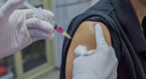 专家紧急建议接种新冠和流感疫苗