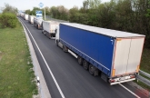 德国缺乏数以万计的卡车停车位，乱停车导致危险